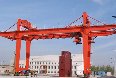 U型门式起重机